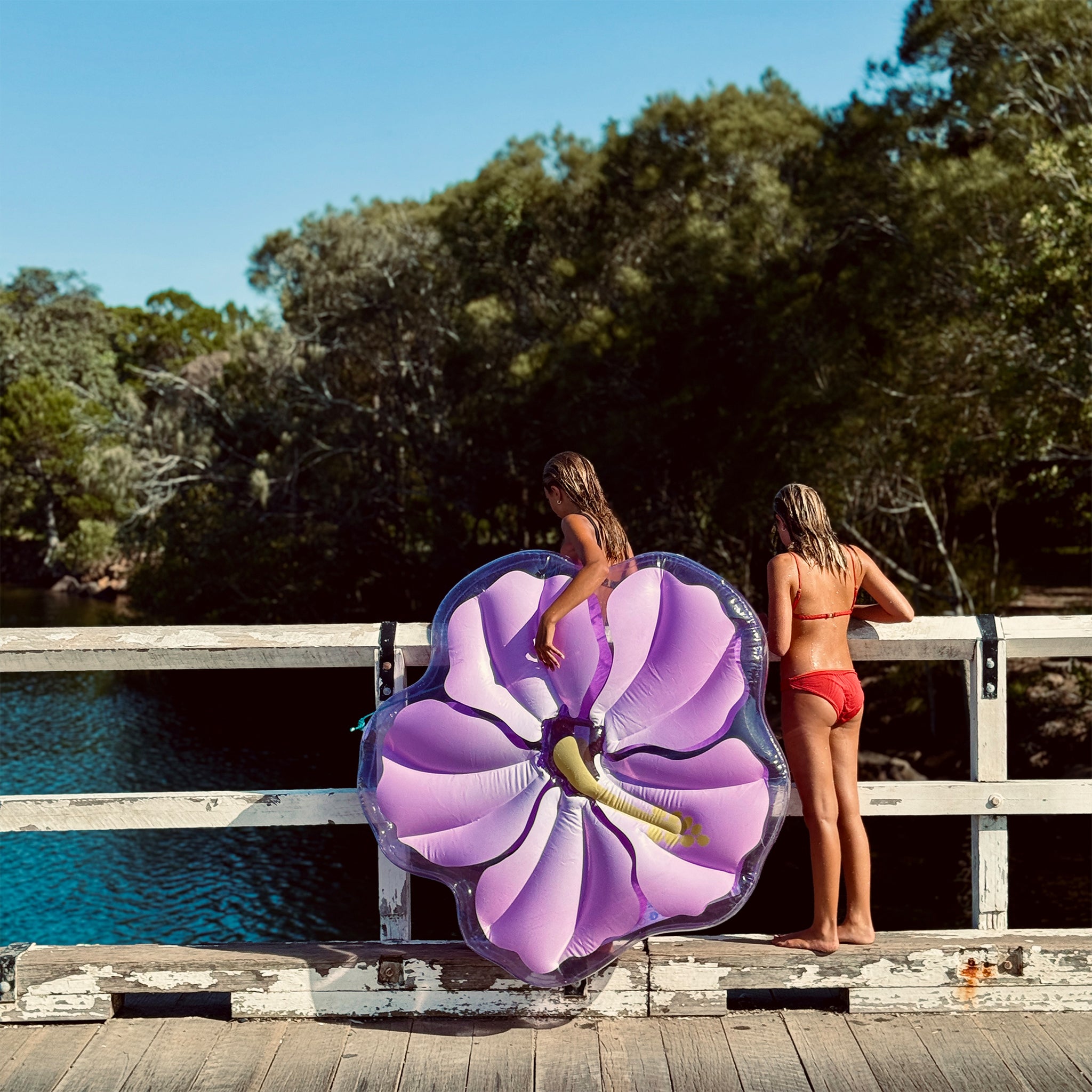 Sunnylife Luxe Lie - On Hibiscus Float - Pool Floats