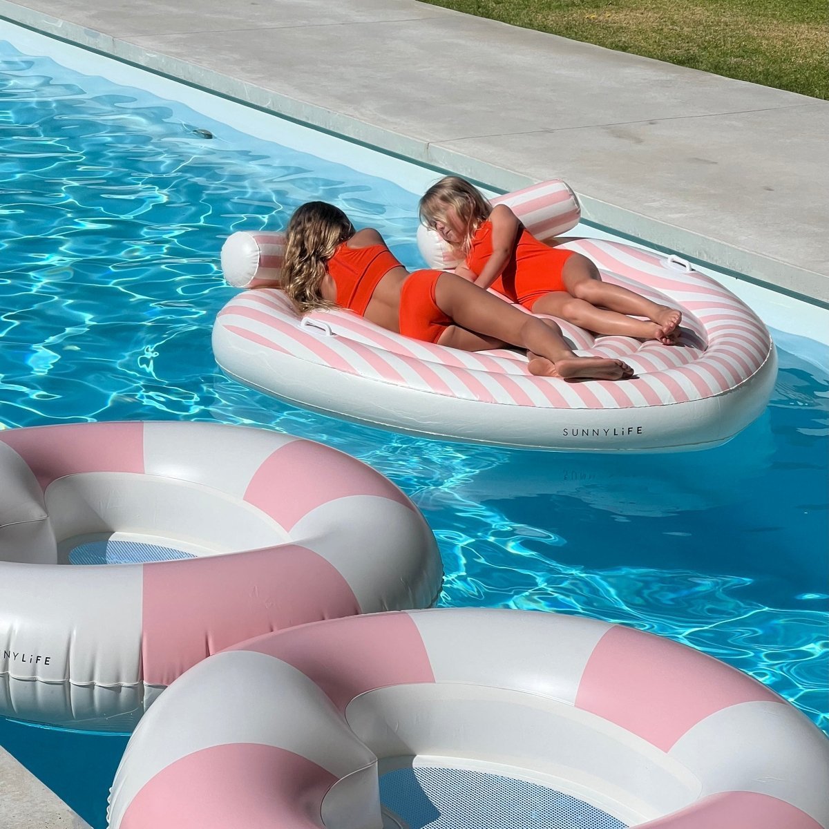 SUNNYLiFE Twin Heart Lie - On Float - Stole my Heart Pink Stripe - Pool Floats