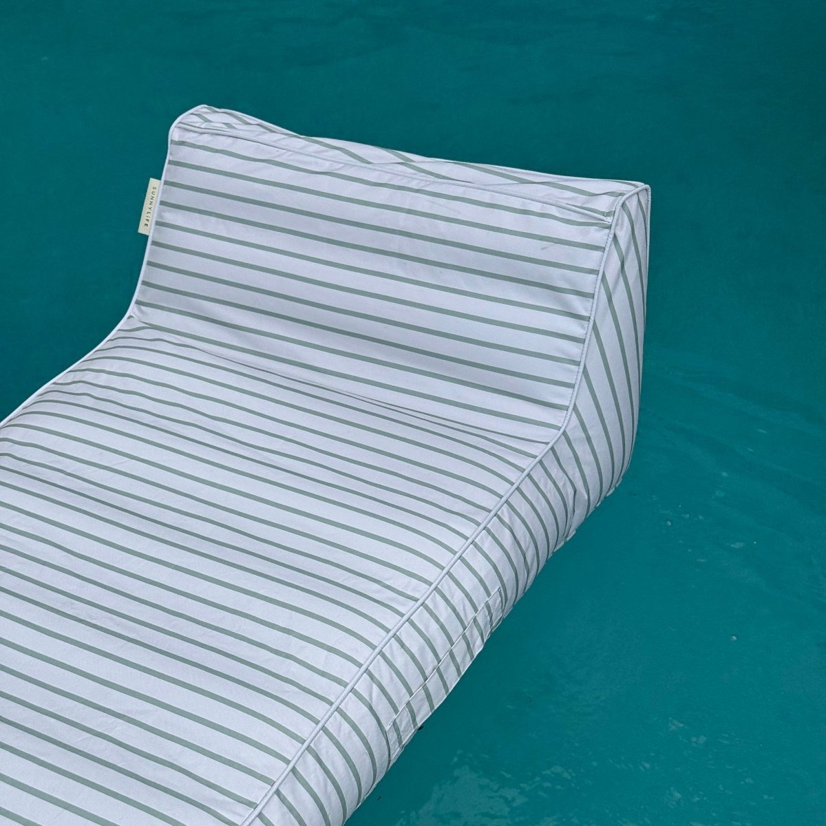 SUNNYLiFE Luxe Lie - On Lounger - La Palma Sage Stripe - Loungers
