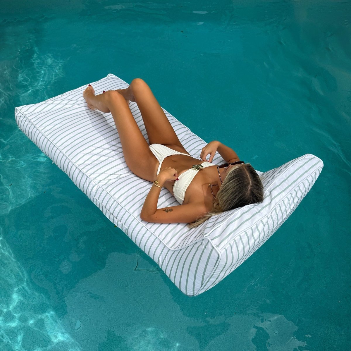 SUNNYLiFE Luxe Lie - On Lounger - La Palma Sage Stripe - Loungers