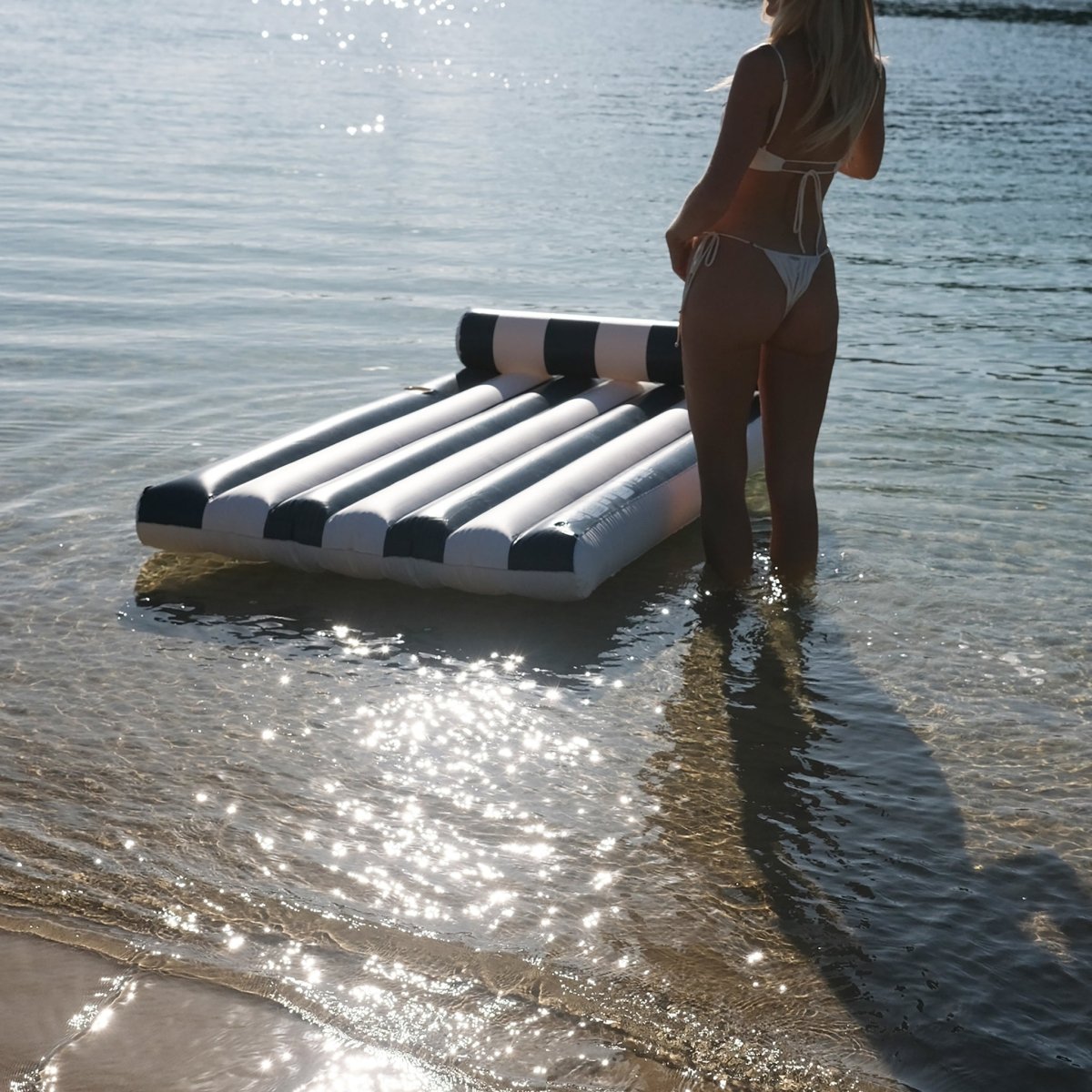 Sunnylife Luxe Lilo - Black - Pool Floats